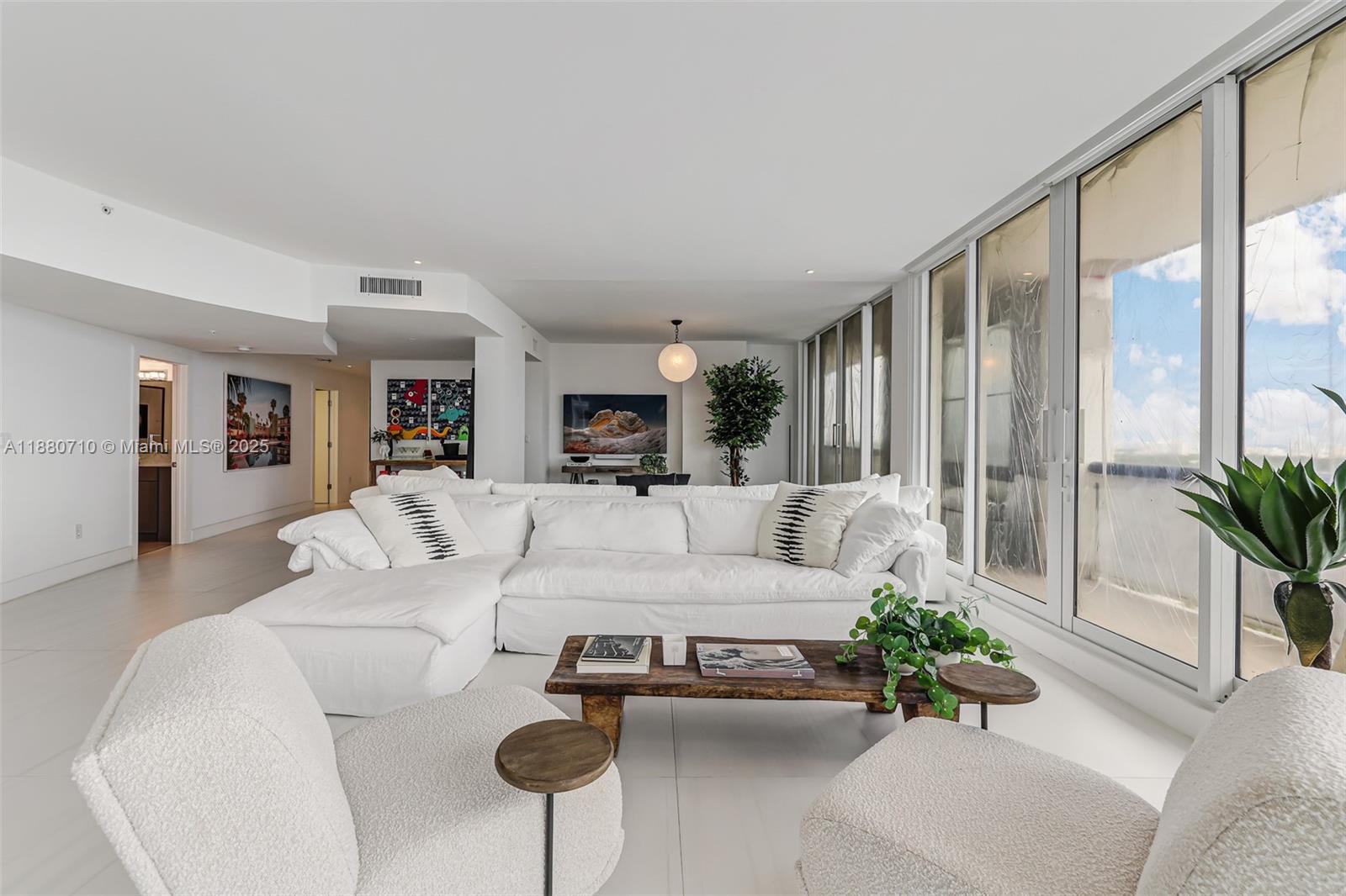SUNSET HARBOUR NORTH COND - Residential Lease
