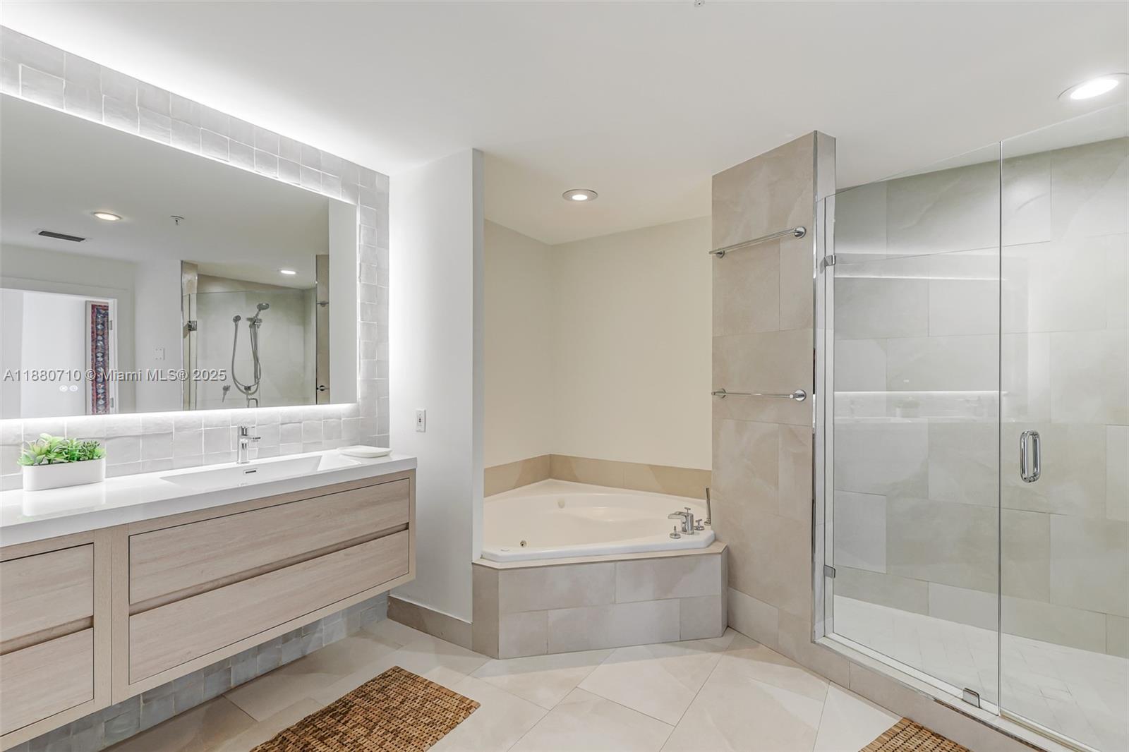 SUNSET HARBOUR NORTH COND - Residential Lease
