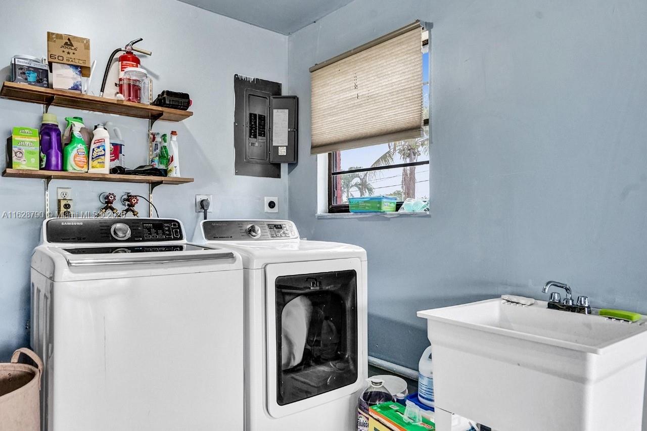 TOWN OF HALLANDALE B-13 - Residential