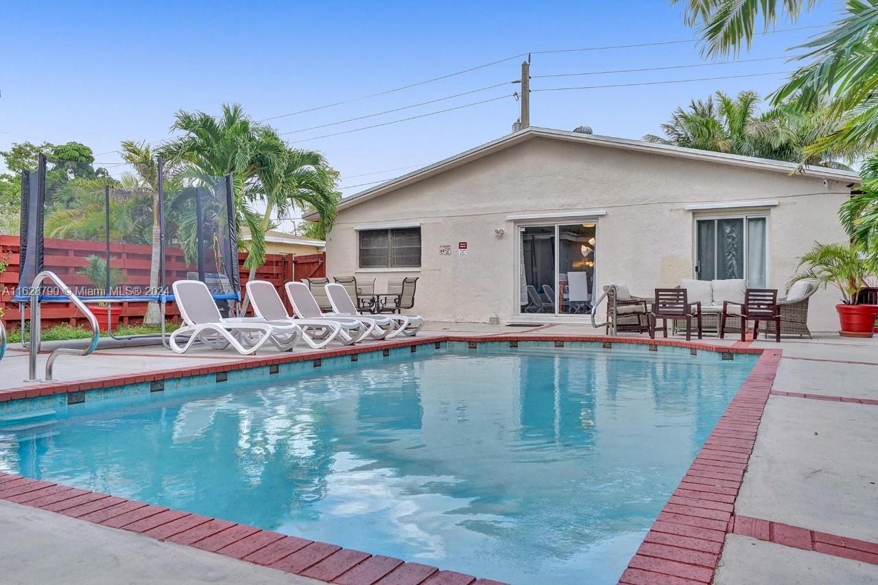 208 Sw 2nd Ave, Hallandale Beach, Broward County, Florida - 4 Bedrooms  
2 Bathrooms - 