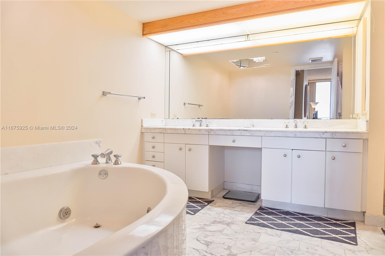 TURNBERRY TOWERS CONDO - Residential