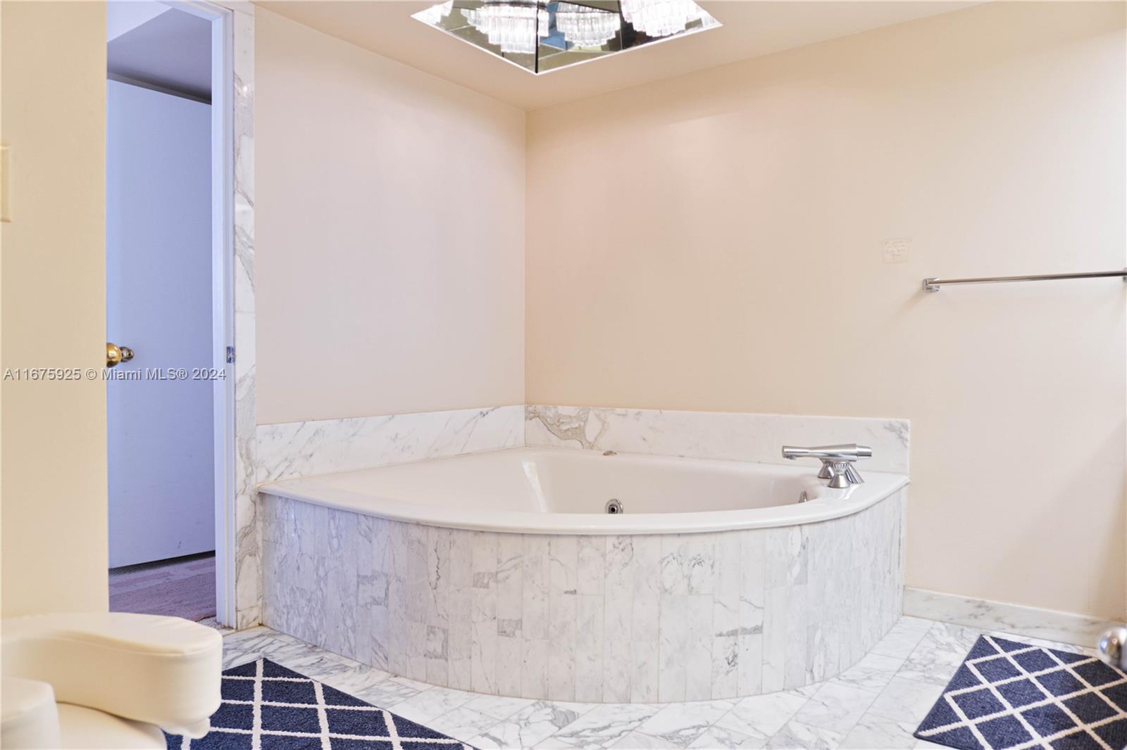 TURNBERRY TOWERS CONDO - Residential
