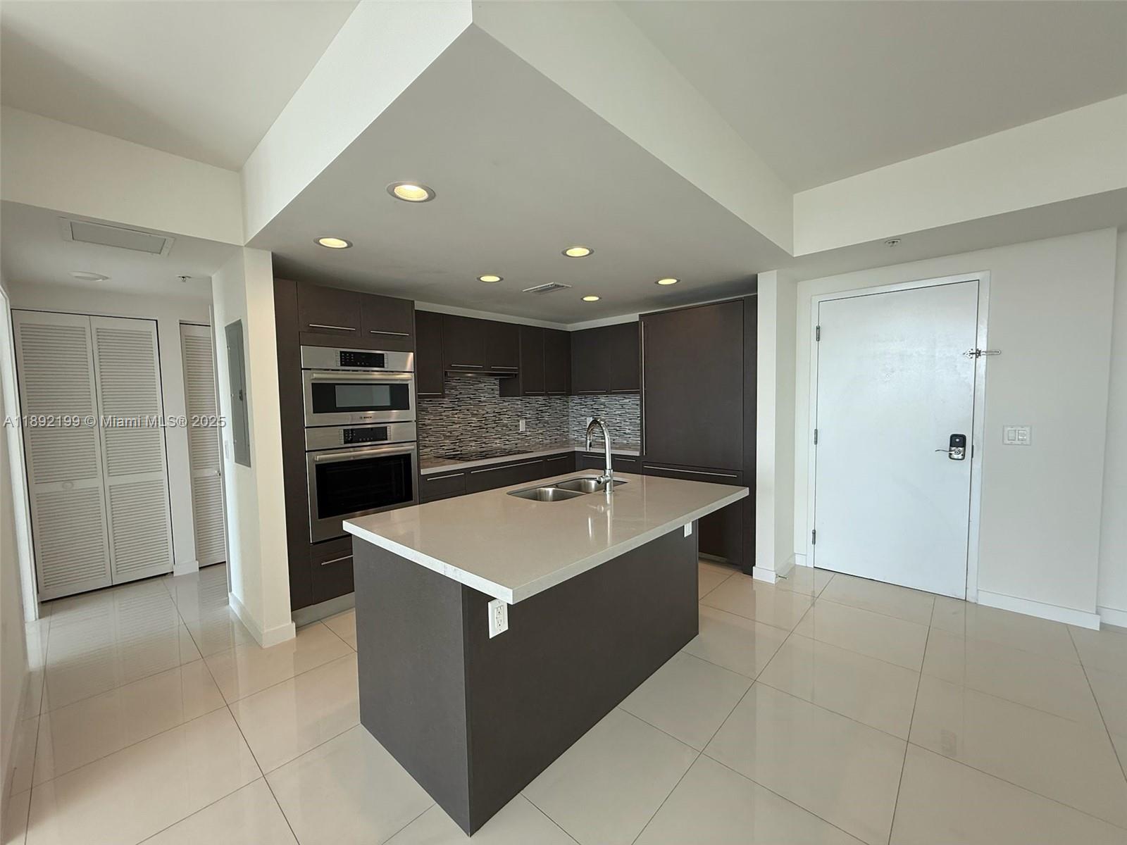 GRAND BAY COMMONS SOUTH - Residential Lease