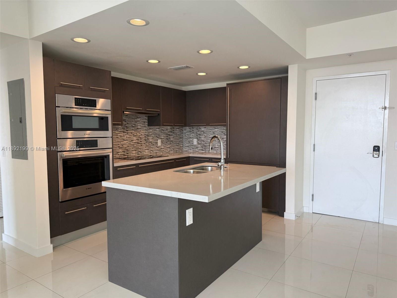 GRAND BAY COMMONS SOUTH - Residential Lease