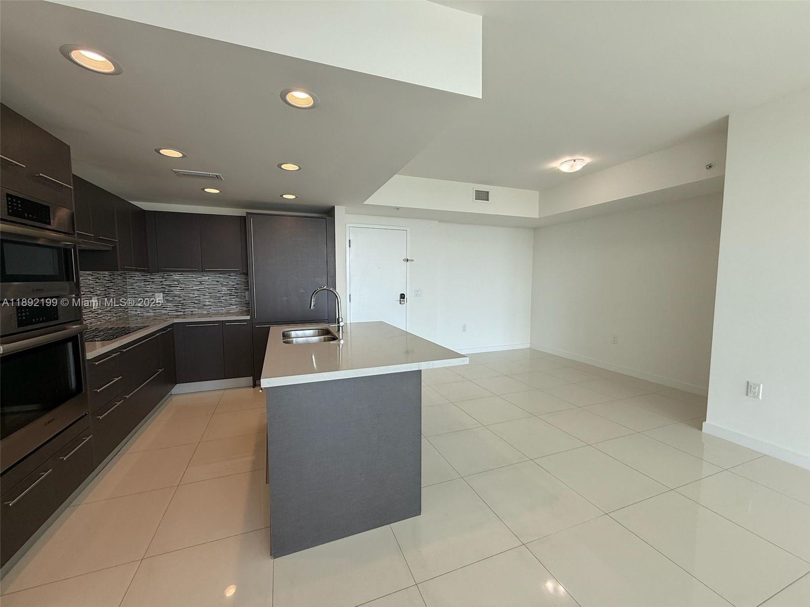GRAND BAY COMMONS SOUTH - Residential Lease