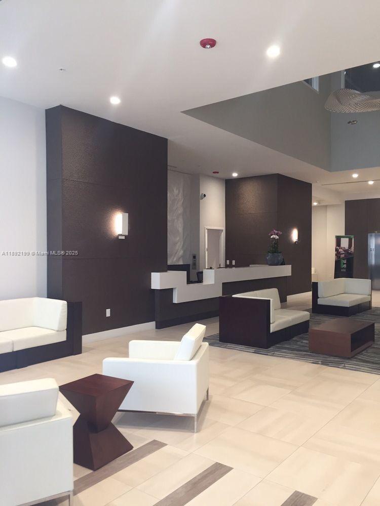 GRAND BAY COMMONS SOUTH - Residential Lease