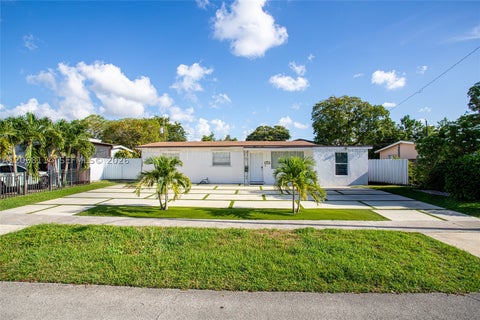 Photo of 6930 Fillmore St, Hollywood, FL 33024 (MLS # A12068114)