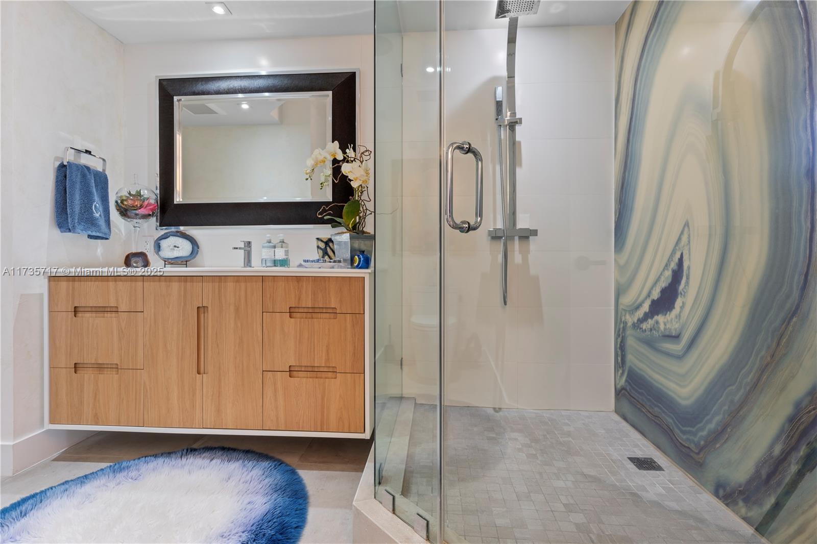 THE GRAND VENETIAN CONDO - Residential