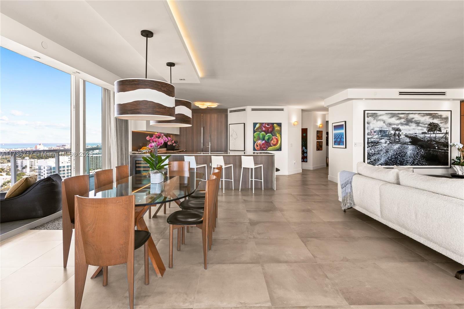 10 Venetian Way 2404