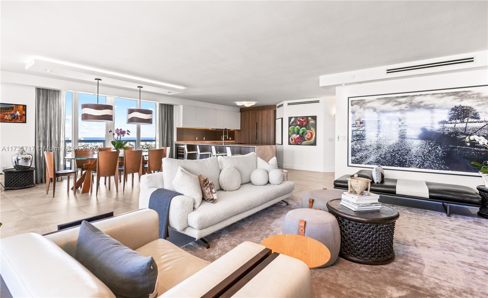 10 Venetian Way 2404