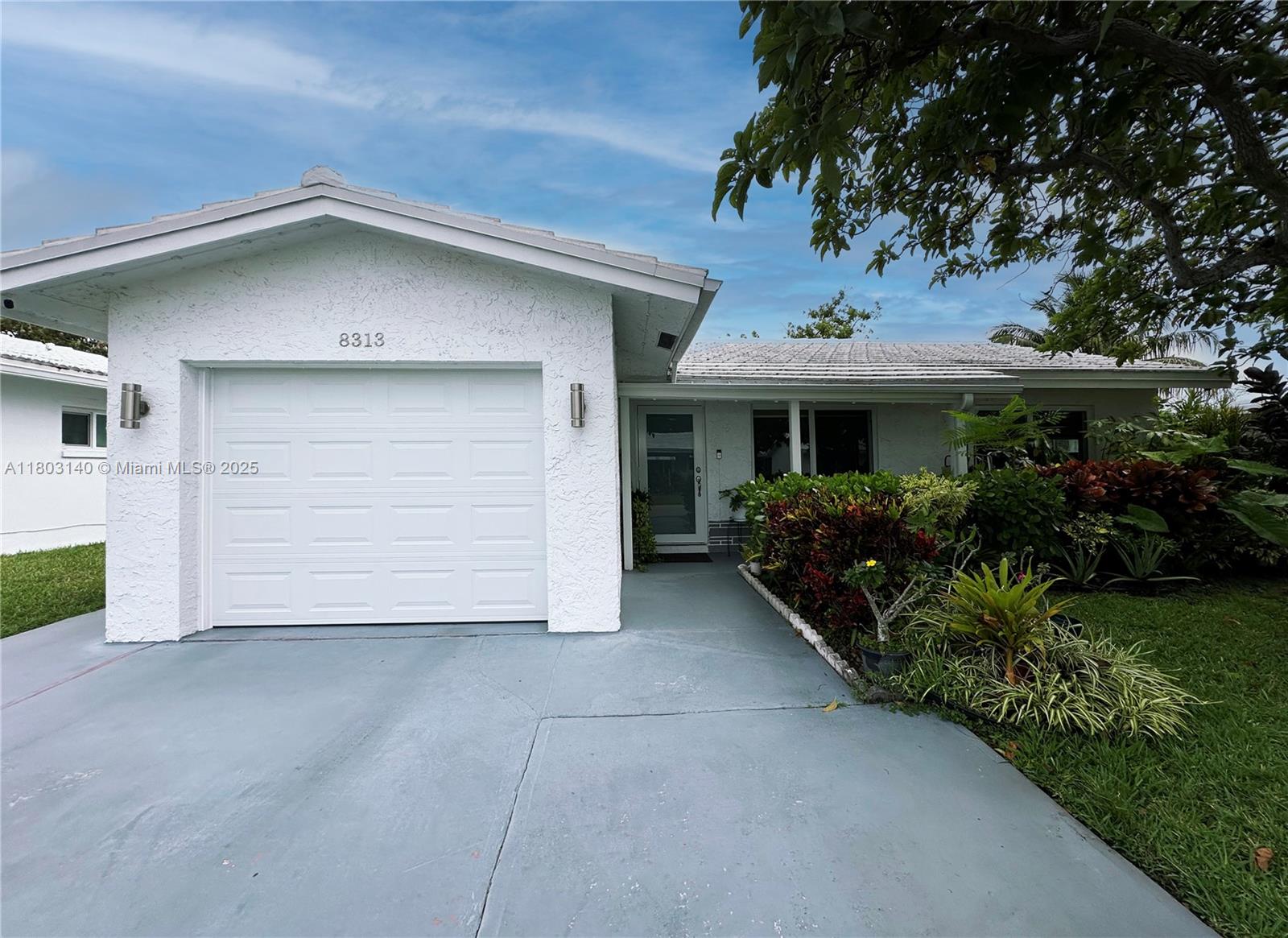 8313 Nw 59th Pl, Tamarac, Broward County, Florida - 2 Bedrooms  
2 Bathrooms - 