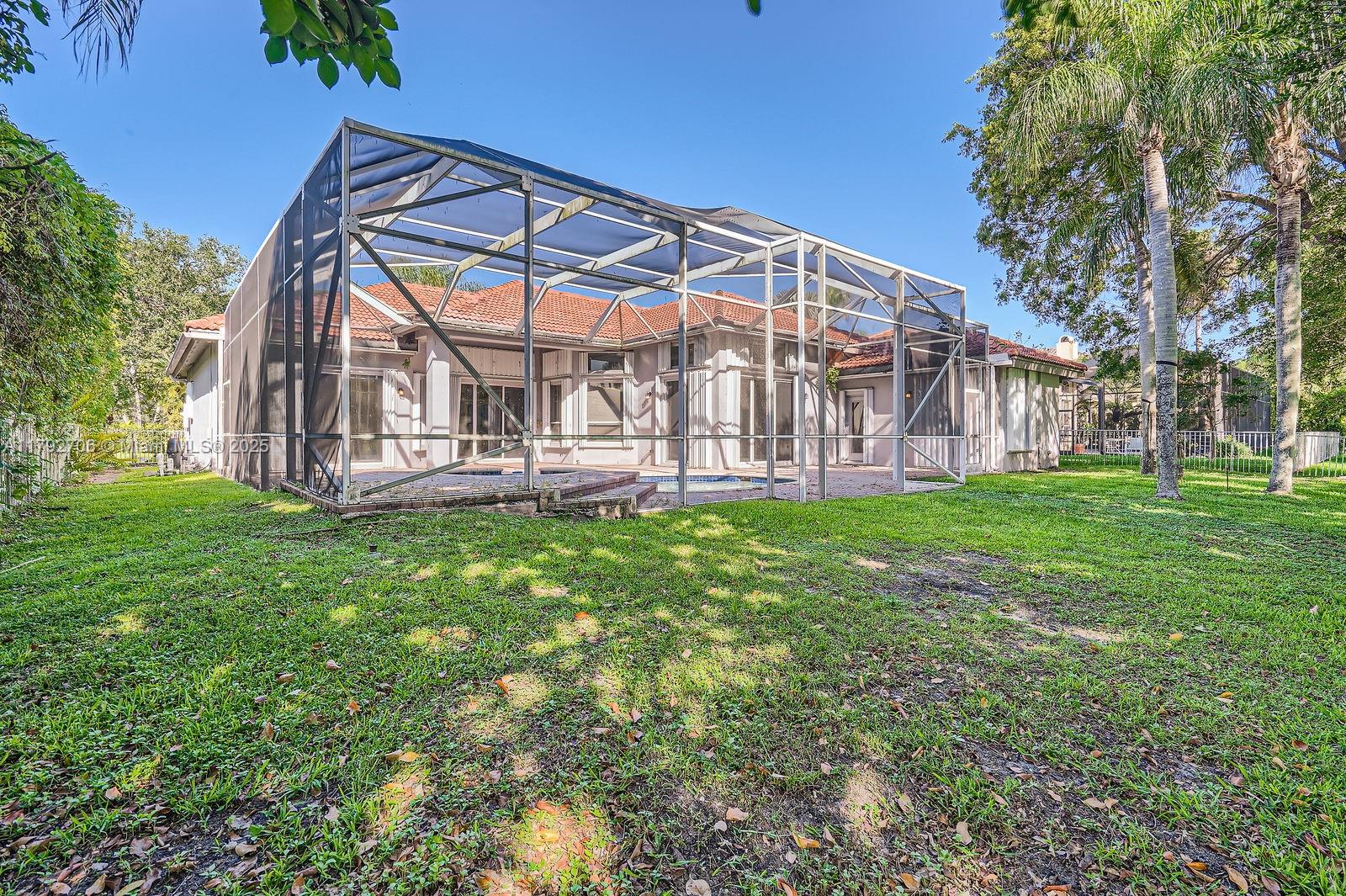 HOLLYWOOD LAKES COUNTRY C - Residential