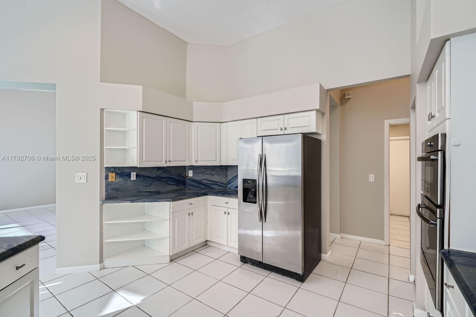 HOLLYWOOD LAKES COUNTRY C - Residential