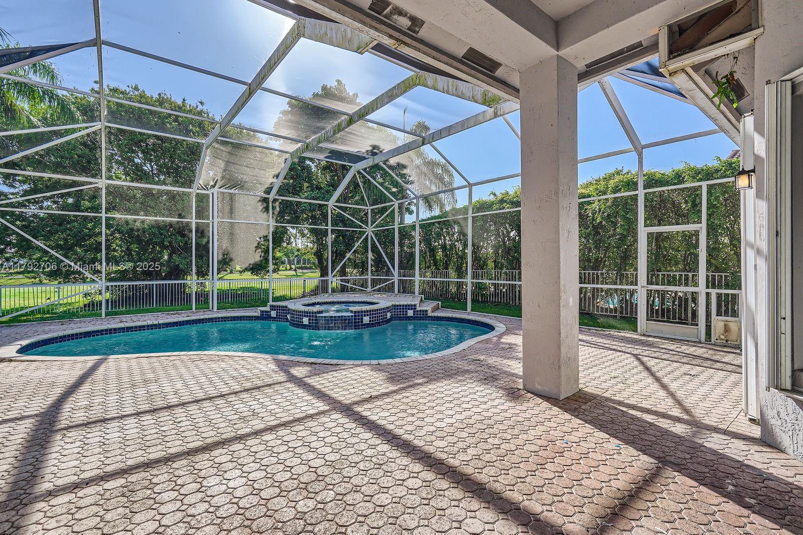 HOLLYWOOD LAKES COUNTRY C - Residential