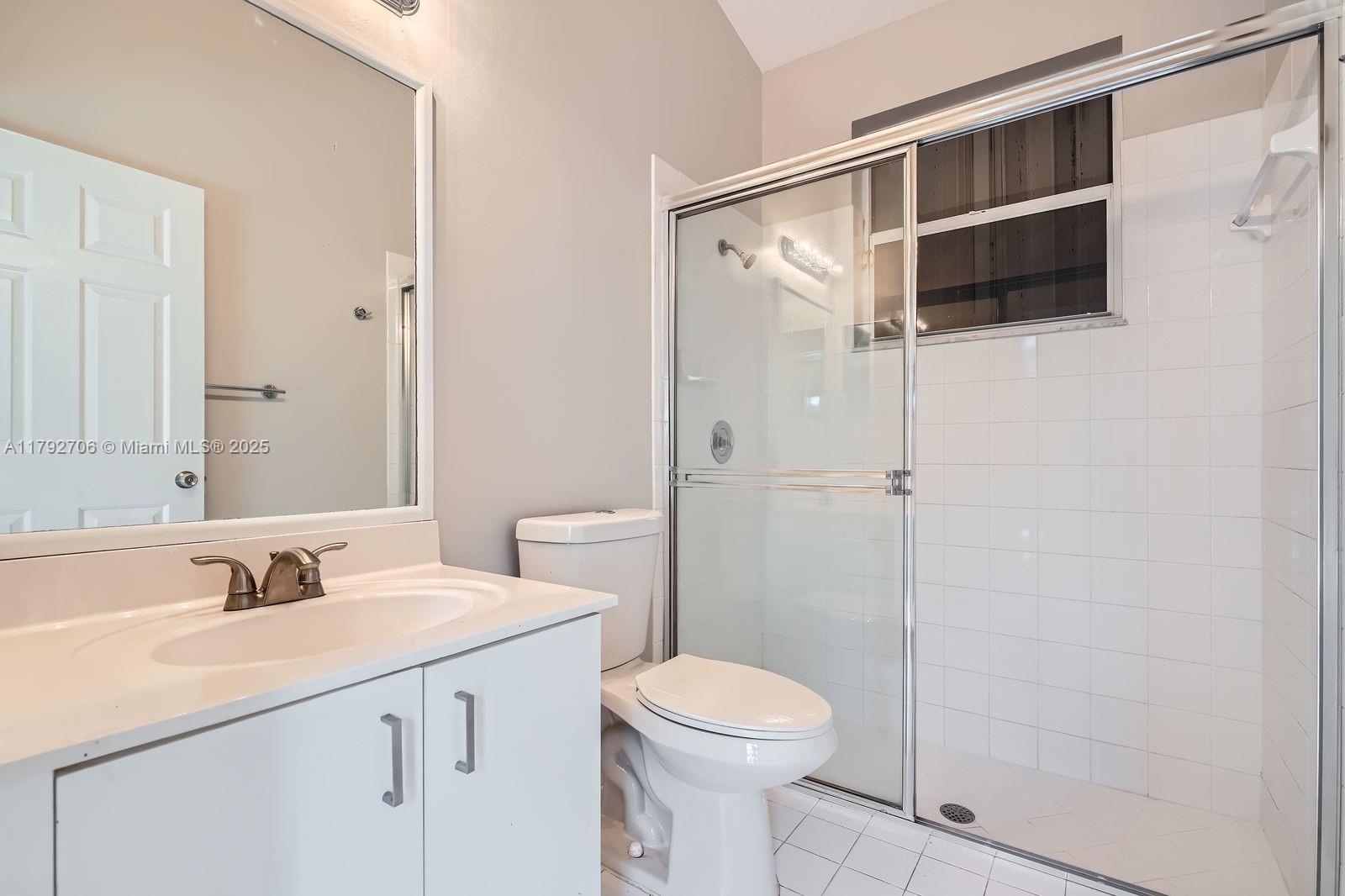 HOLLYWOOD LAKES COUNTRY C - Residential