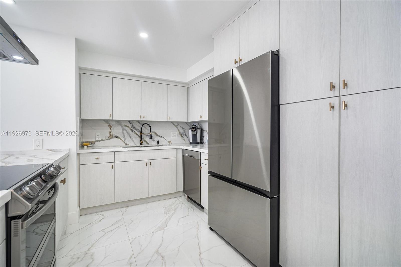 ADMIRALS PORT CONDO WEST - Residential