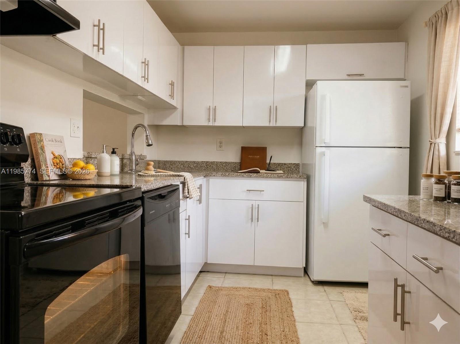 HORIZONS WEST CONDO #2 - Residential