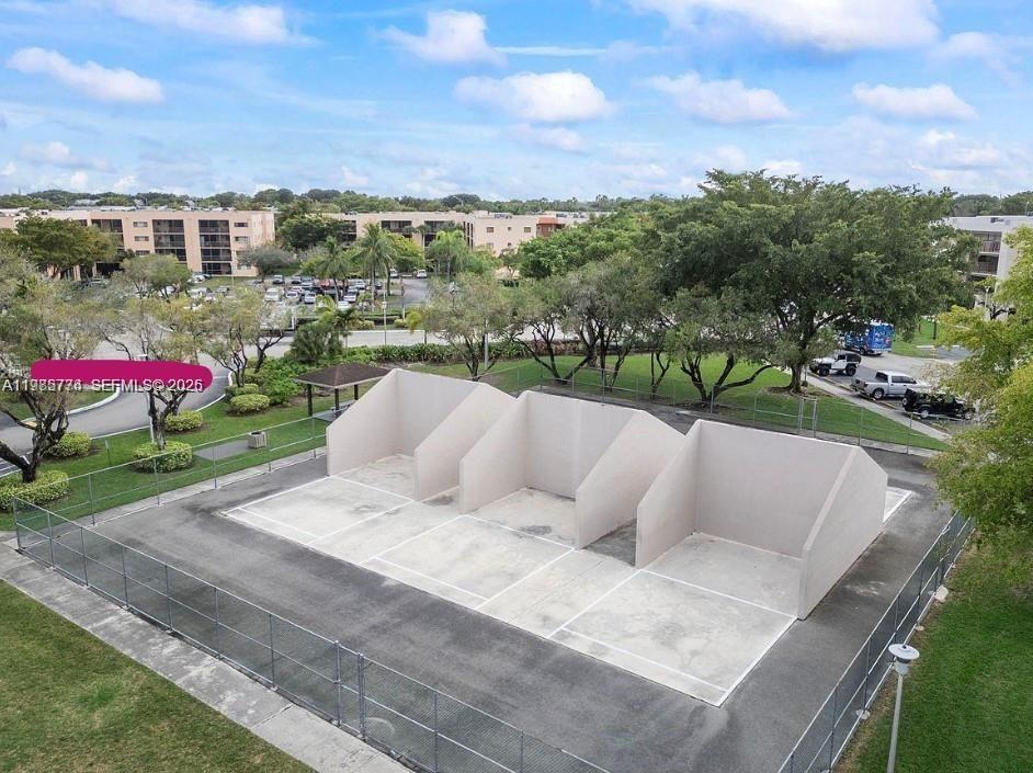 HORIZONS WEST CONDO #2 - Residential