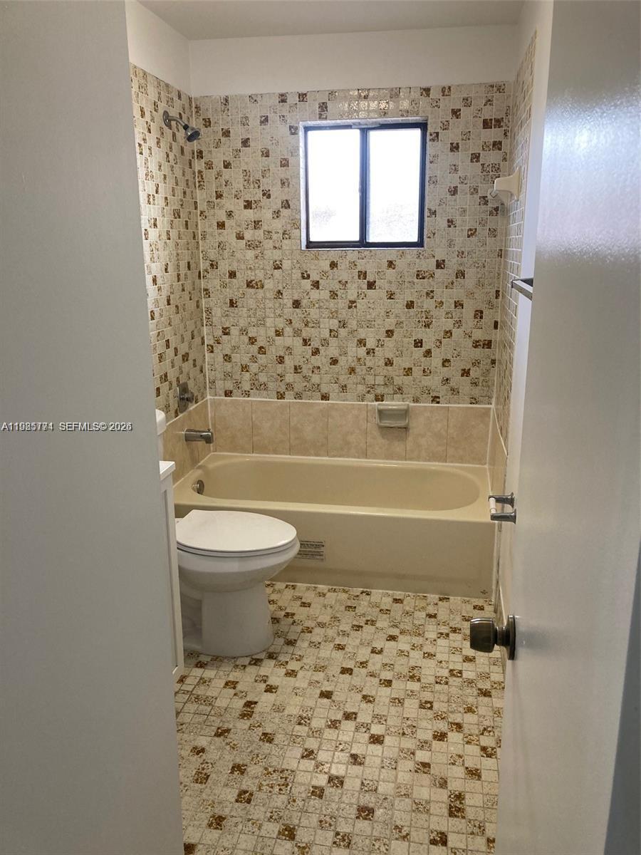 HORIZONS WEST CONDO #2 - Residential