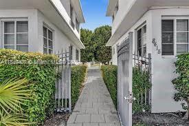 Large 1 bedroom Available for lease just two blocks from the beach! Boutique building with gated entry and on-site laundry. Walk to restaurants, shops, parks, and North Shore Oceanside Park. Street parking only. Unit is tenant occupied – please allow 24-48 hrs notice for showings. Rapid approval is possible; an HOA application is required. Use ShowAssist and text LA for the fastest response. Renters must provide proof of income, credit, and other personal information. All info believed accurate, but should be verified with HOA.