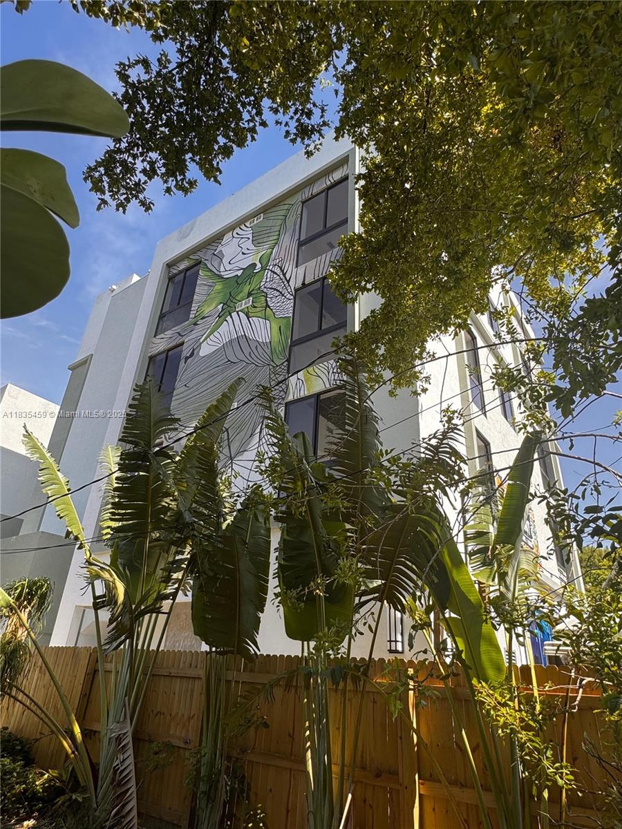 3422 NW 5th Ave 104