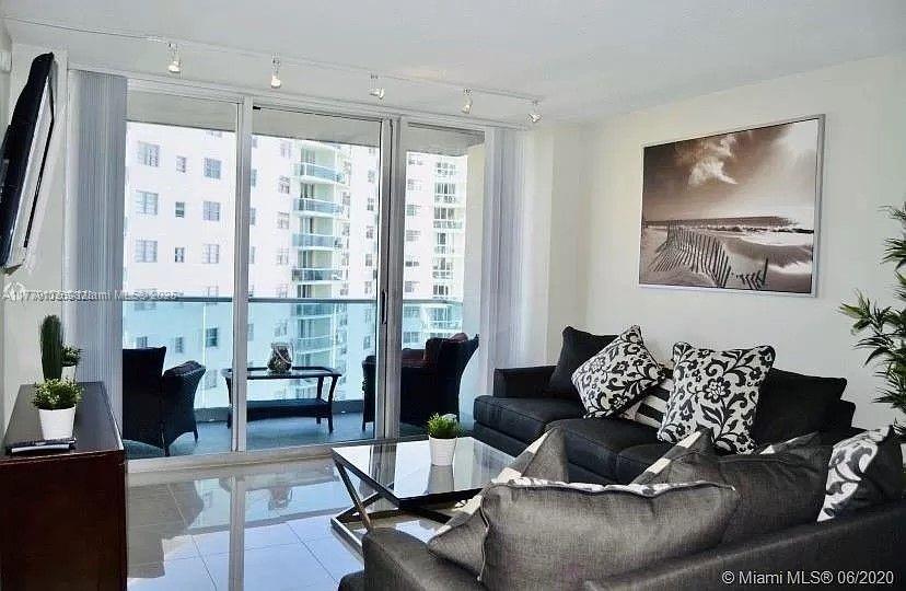 SIAN OCEAN RESIDENCES CON - Residential Lease