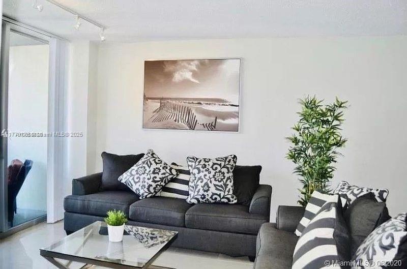 SIAN OCEAN RESIDENCES CON - Residential Lease