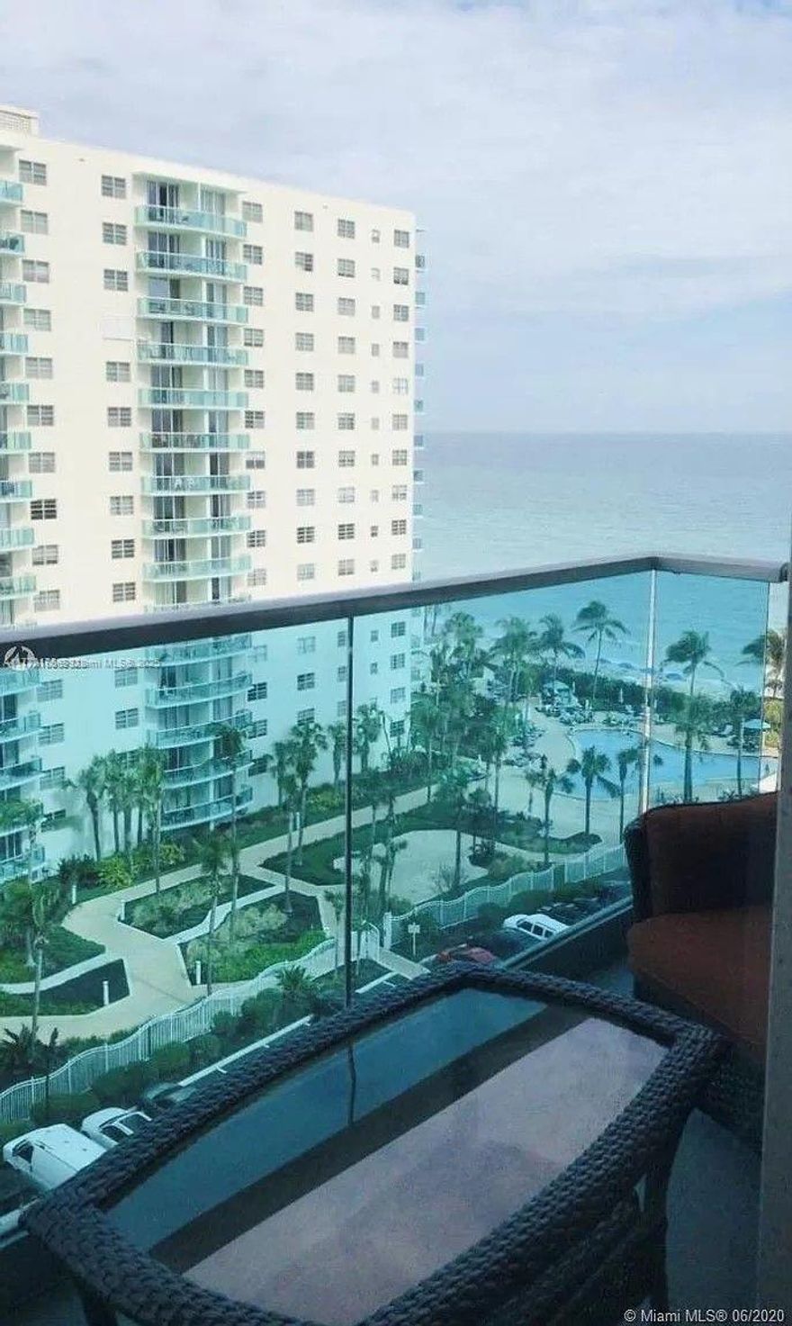 "Stunning oceanfront apartment with breathtaking views, featuring a fully furnished one-bedroom unit and an open balcony. The apartment offers direct beach access and is move-in ready. Inquire about temporary rental options and availability at Hollywood Beach. Ideally located near pristine beaches, restaurants, Waymart, shopping centers, airports, and a variety of entertainment options."