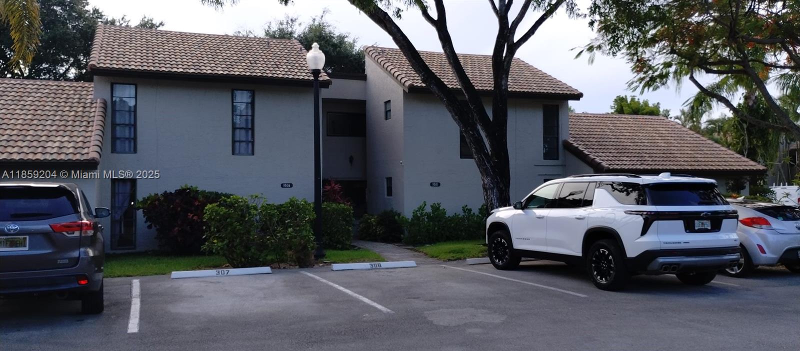 TRELLISES 3 CONDO - Residential Lease