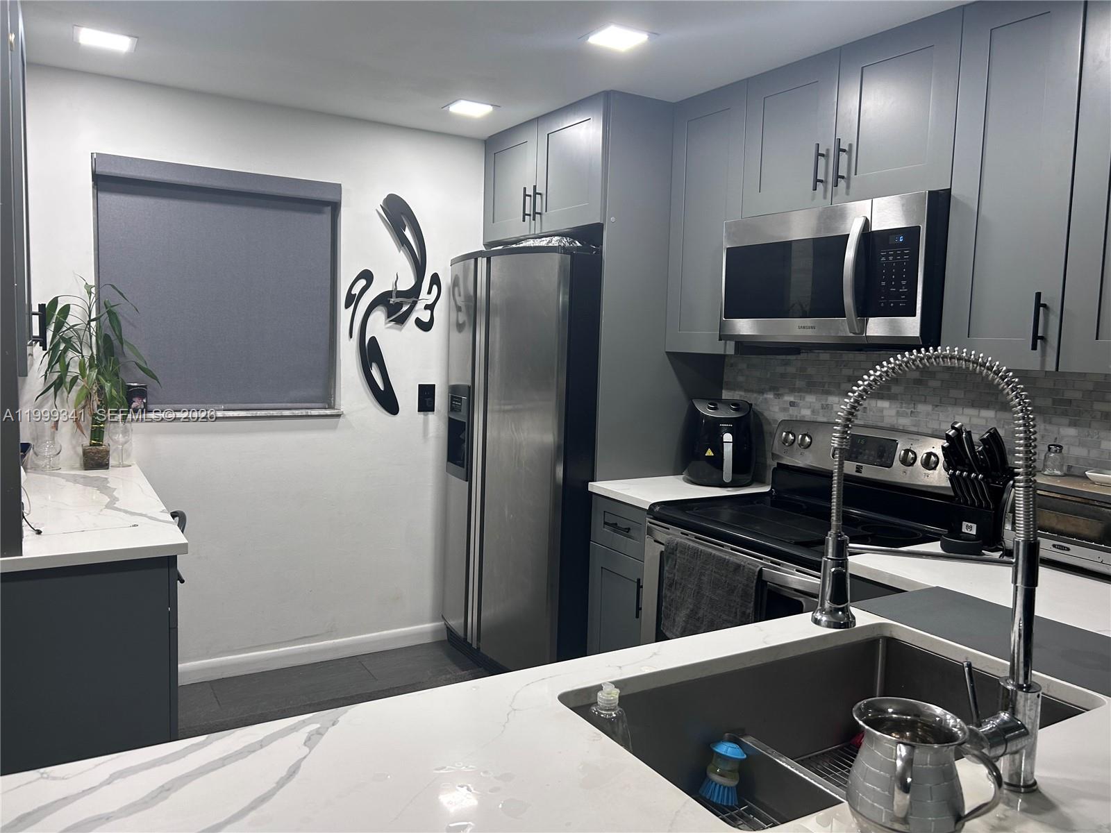 SUNRISE ISLAND CONDOMINIU - Residential