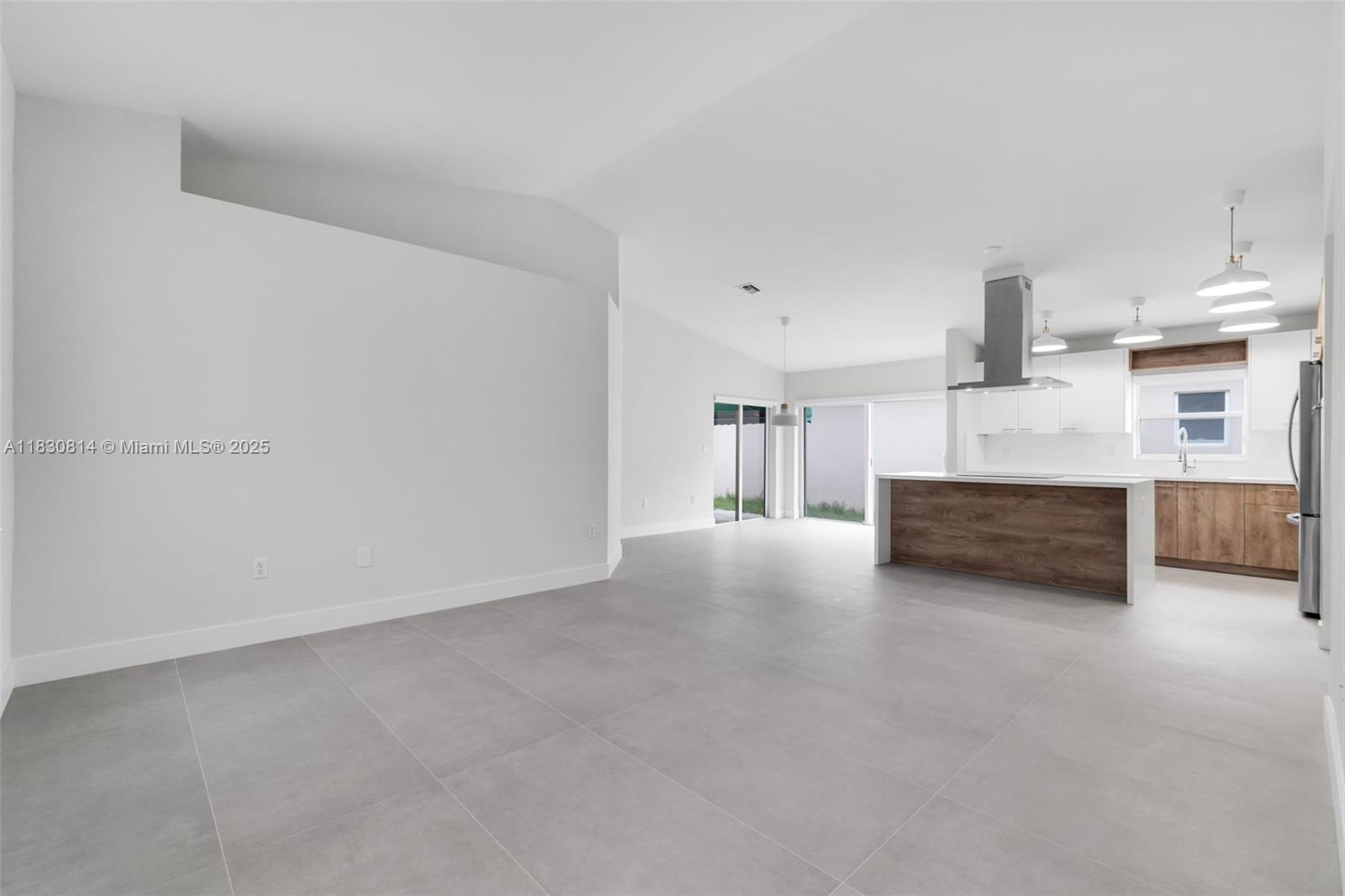 5212 NW 112th Ct .