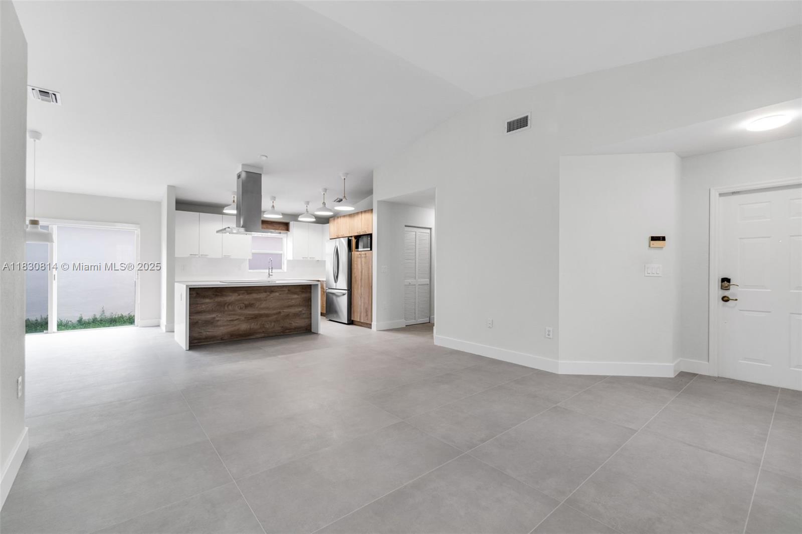 5212 NW 112th Ct .