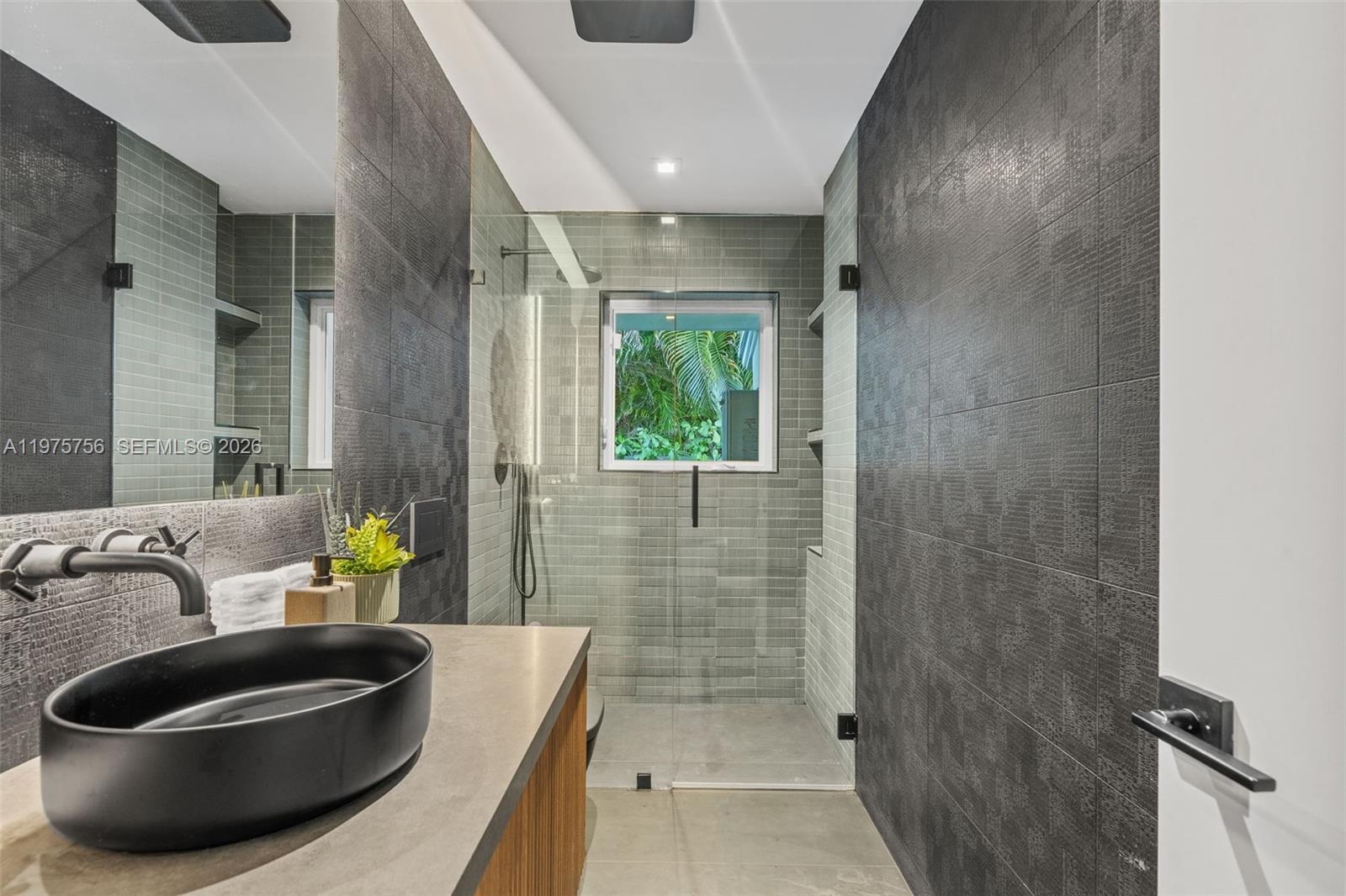 BAY POINT - Residential Lease