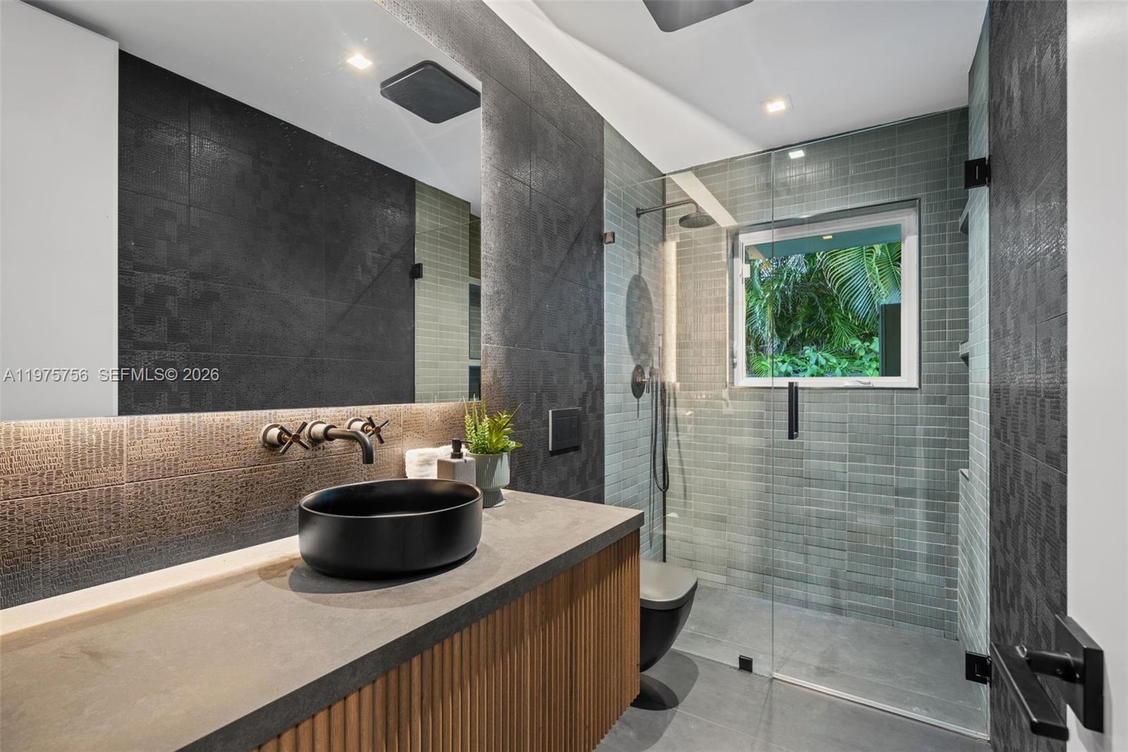 BAY POINT - Residential Lease
