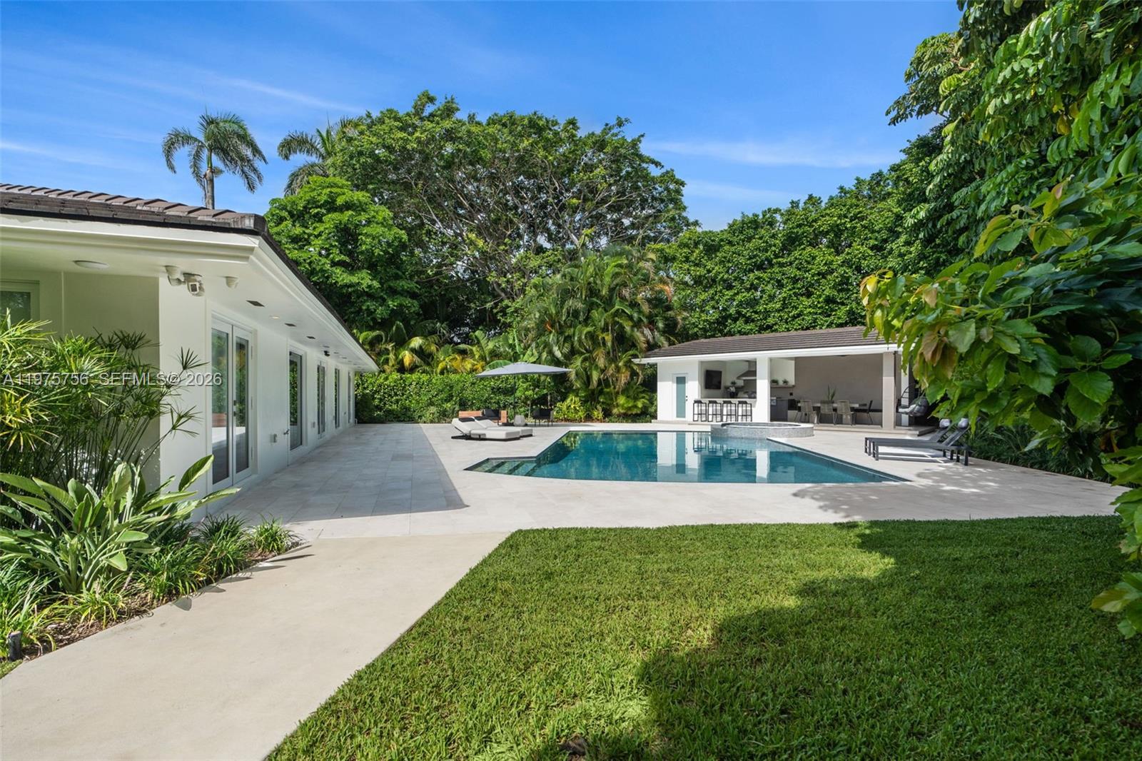 BAY POINT - Residential Lease