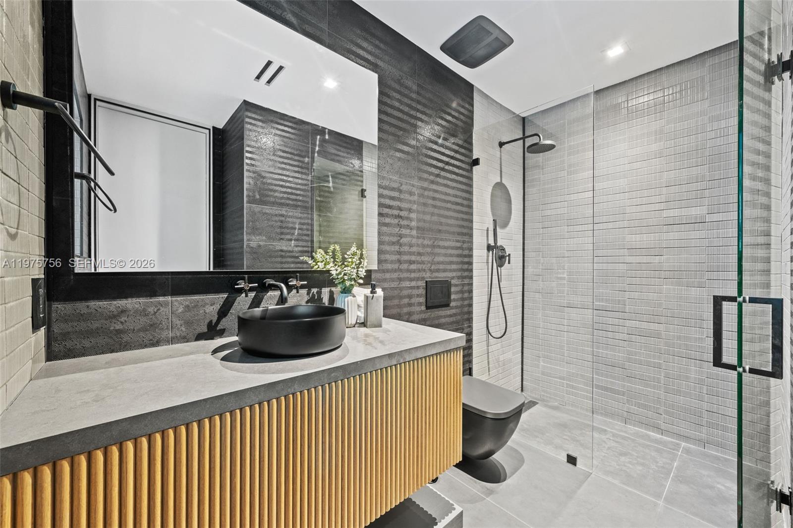 BAY POINT - Residential Lease