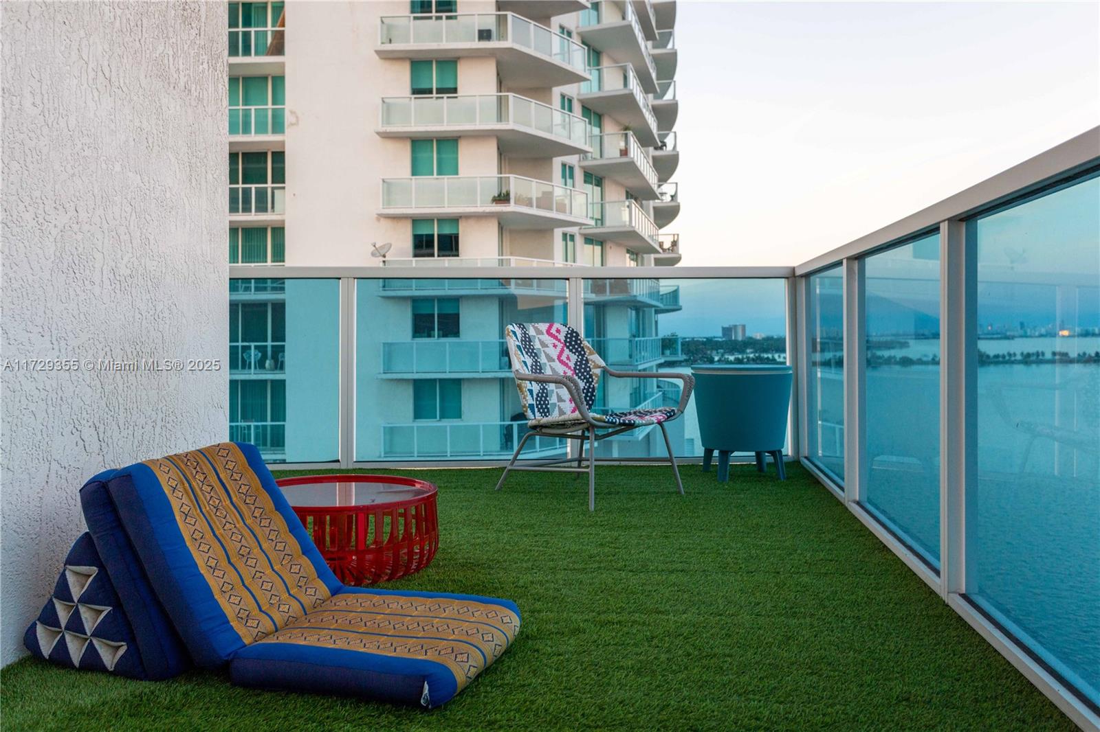 STAR LOFTS ON THE BAY CON - Residential