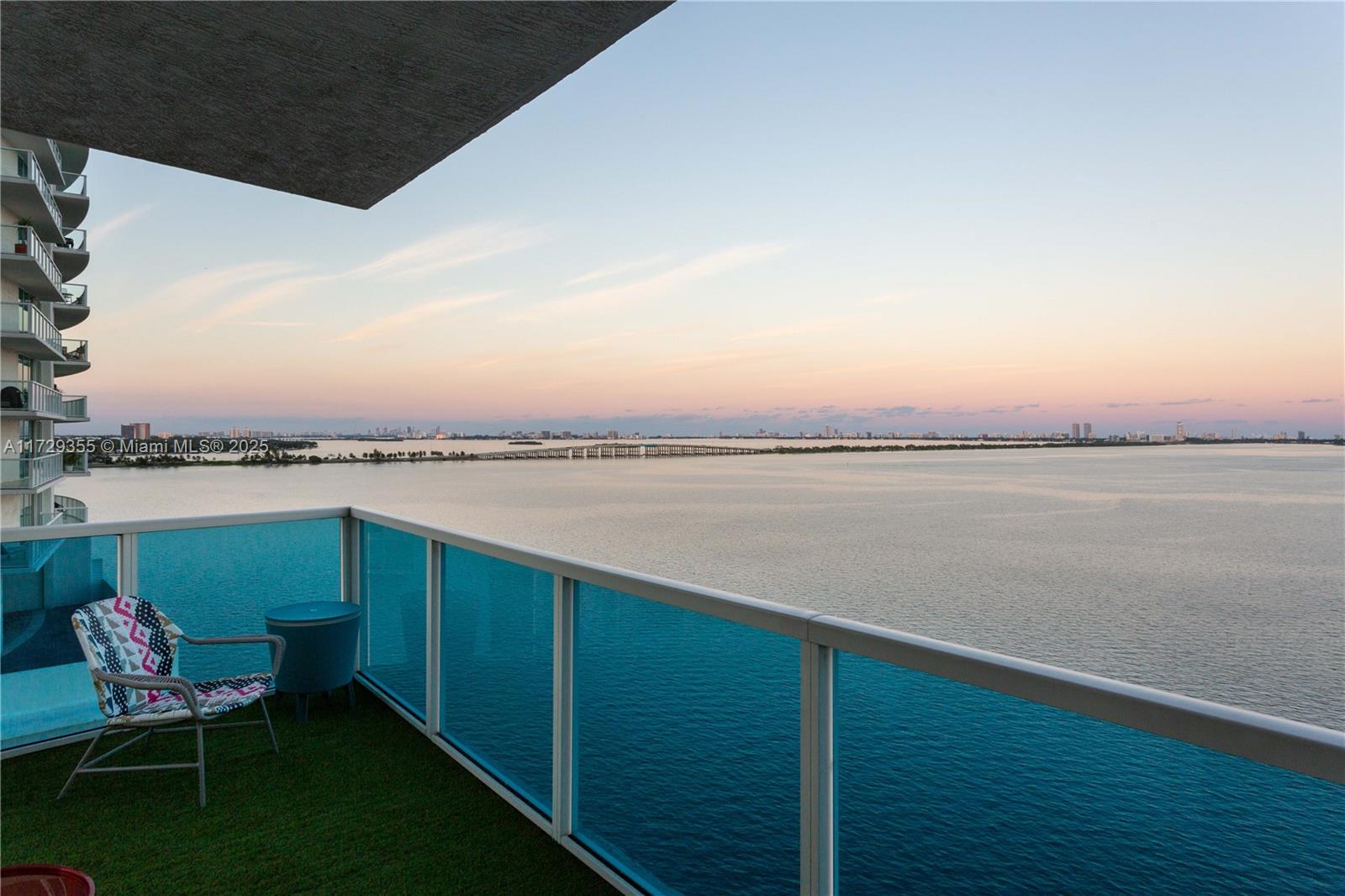 STAR LOFTS ON THE BAY CON - Residential