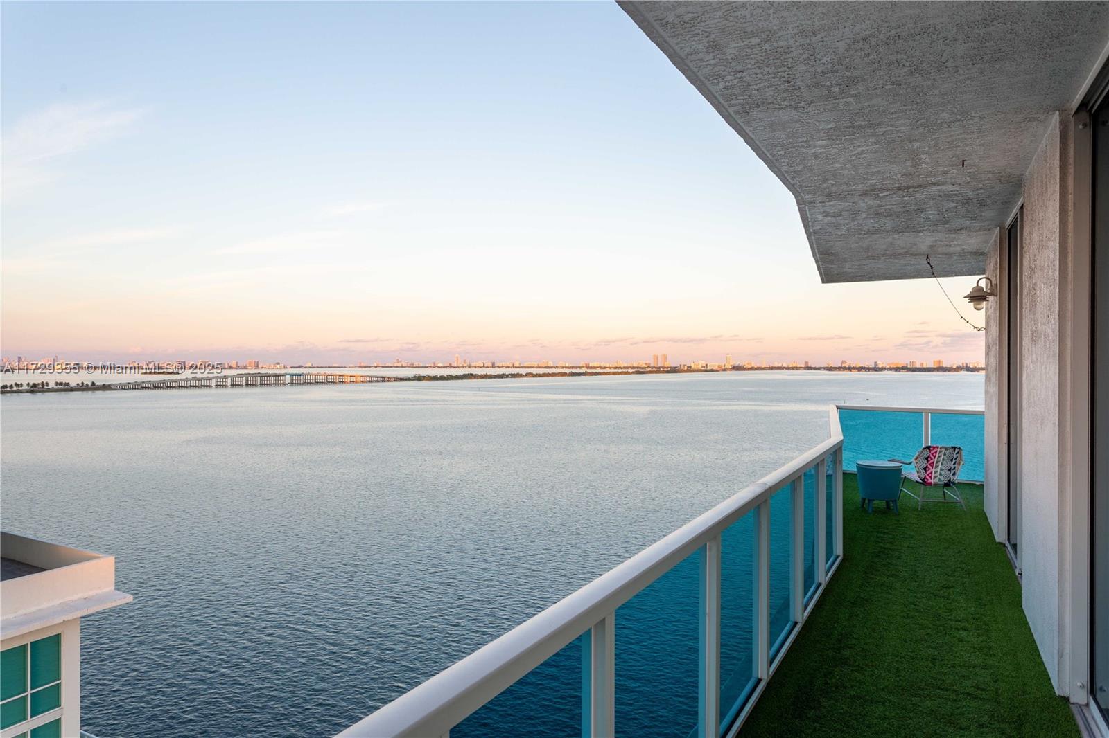 STAR LOFTS ON THE BAY CON - Residential
