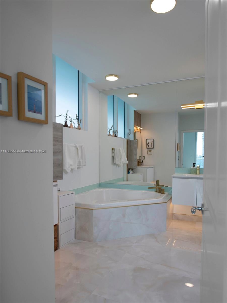 STAR LOFTS ON THE BAY CON - Residential