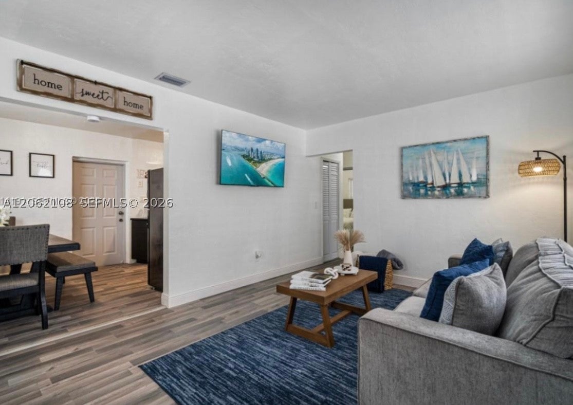 1021 NW 37th Ave
