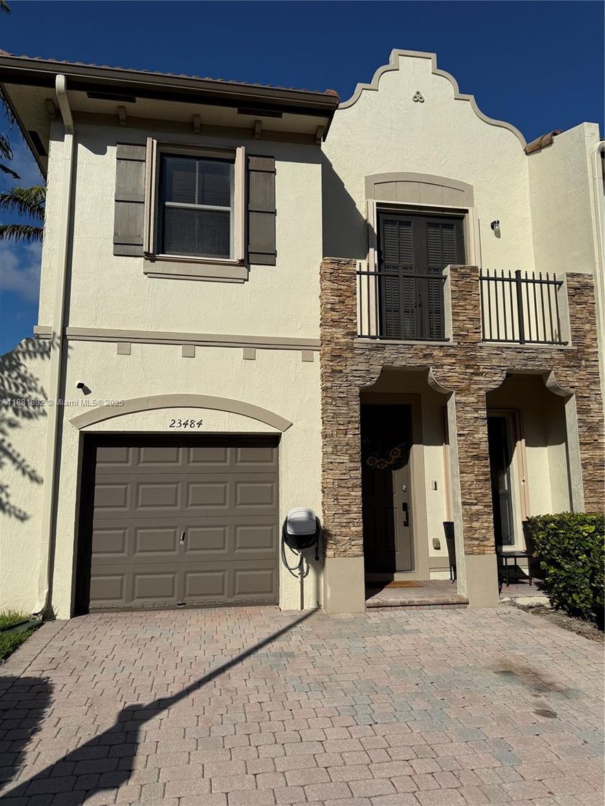 MOVE IN READY immaculate 3 bed/2.5 bath corner townhouse in "Silver Palms" community. Property features more than 1600 sq ft in living area, large kitchen/family room area ideal for entertaining and family life, all fully tiled downstairs & carpeted on 2nd floor. Spacious master suite with walk-in closet and a spacious bathroom with separate tub & shower. One car garage with organizers for storage and patio for small gatherings. Two parking spaces in front of unit and ample visitor parking. Accordion storm shutters. Great community with family resort style amenities, established schools, near shopping centers and easy access to expressway. Low HOA fees.