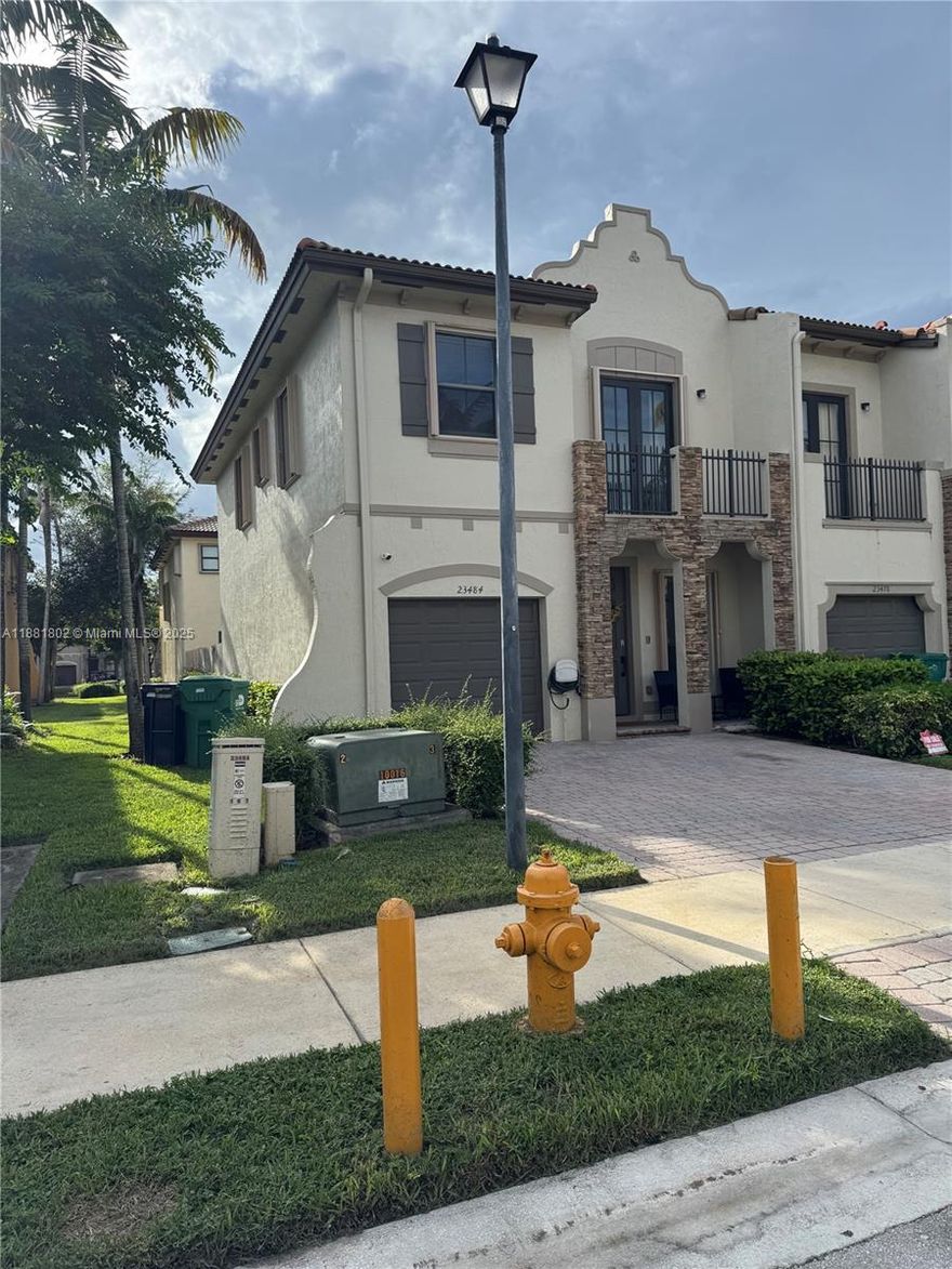 MOVE IN READY immaculate 3 bed/2.5 bath corner townhouse in "Silver Palms" community. Property features more than 1600 sq ft in living area, large kitchen/family room area ideal for entertaining and family life, all fully tiled downstairs & carpeted on 2nd floor. Spacious master suite with walk-in closet and a spacious bathroom with separate tub & shower. One car garage with organizers for storage and patio for small gatherings. Two parking spaces in front of unit and ample visitor parking. Accordion storm shutters. Great community with family resort style amenities, established schools, near shopping centers and easy access to expressway. Low HOA fees.