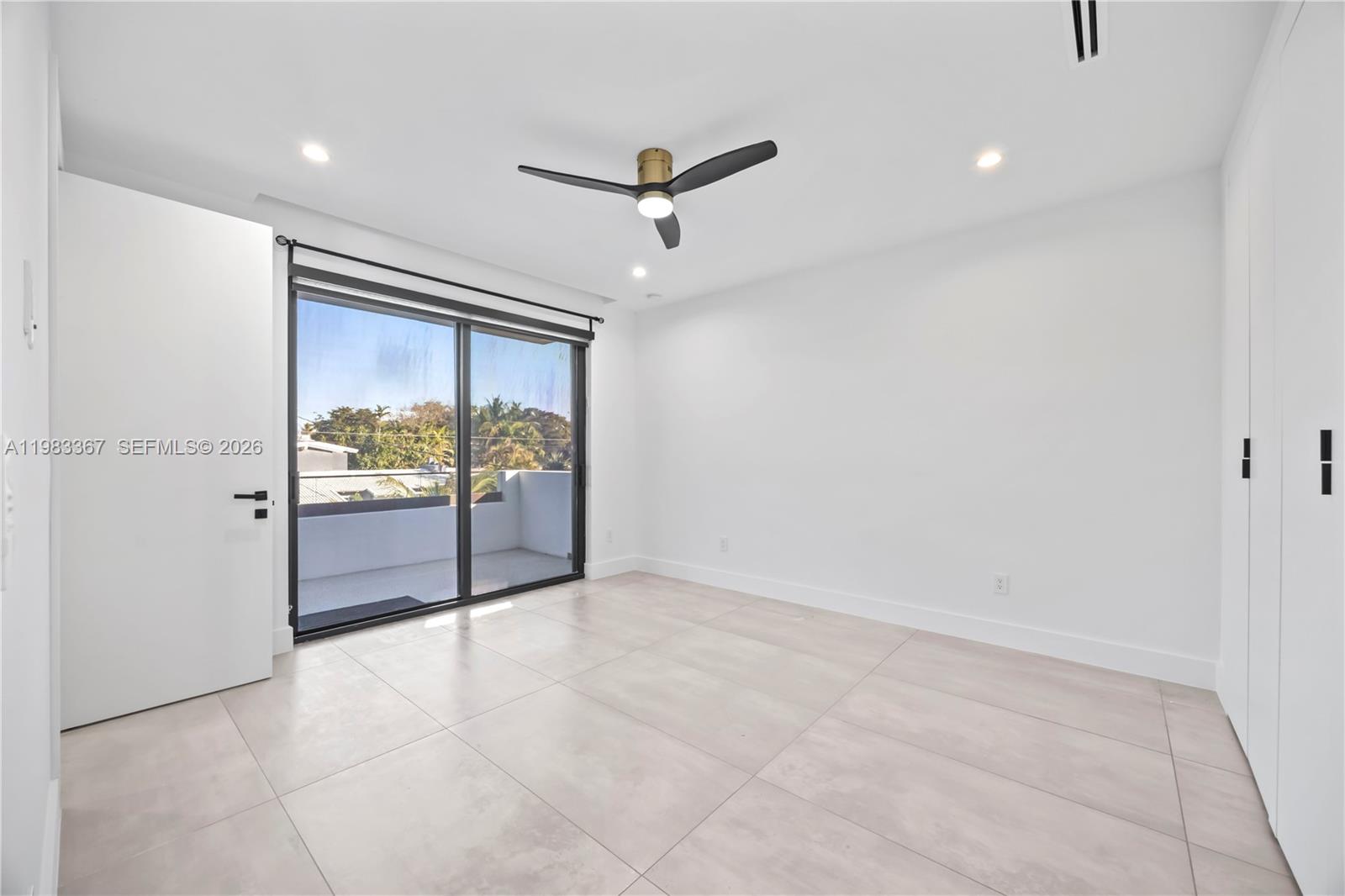 LAUDERDALE BEACH - Residential