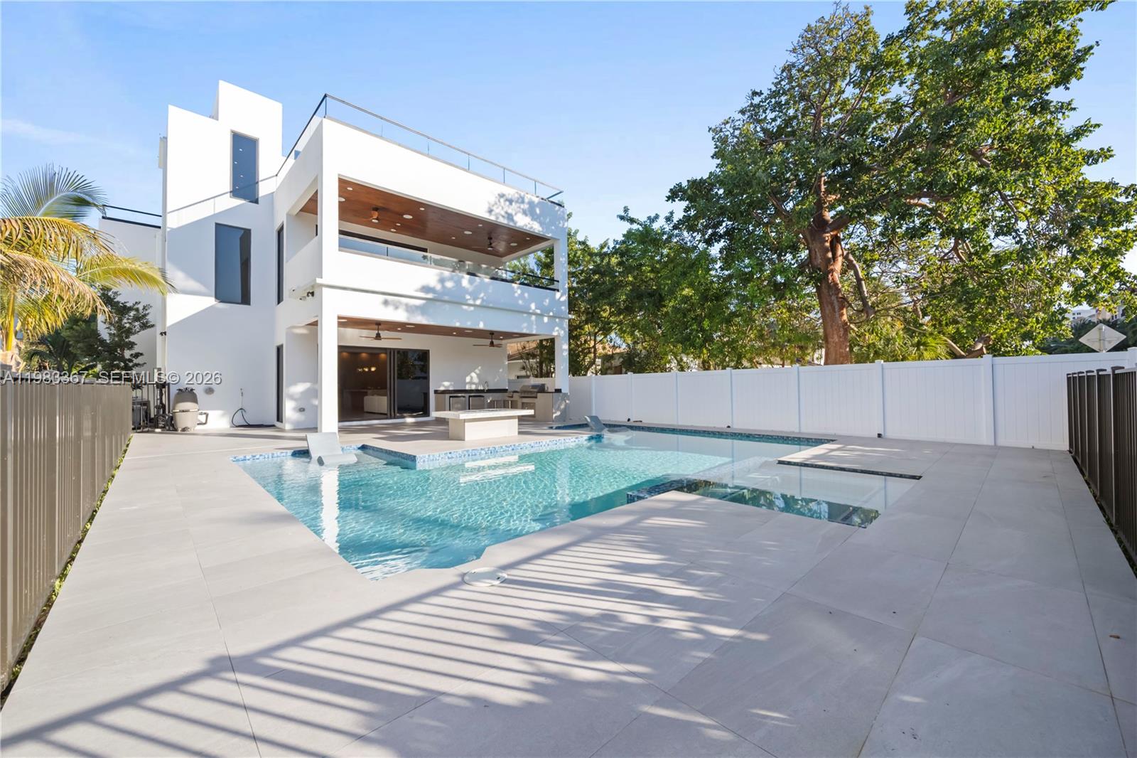 LAUDERDALE BEACH - Residential