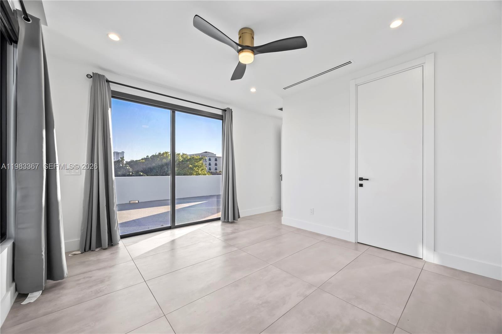 LAUDERDALE BEACH - Residential