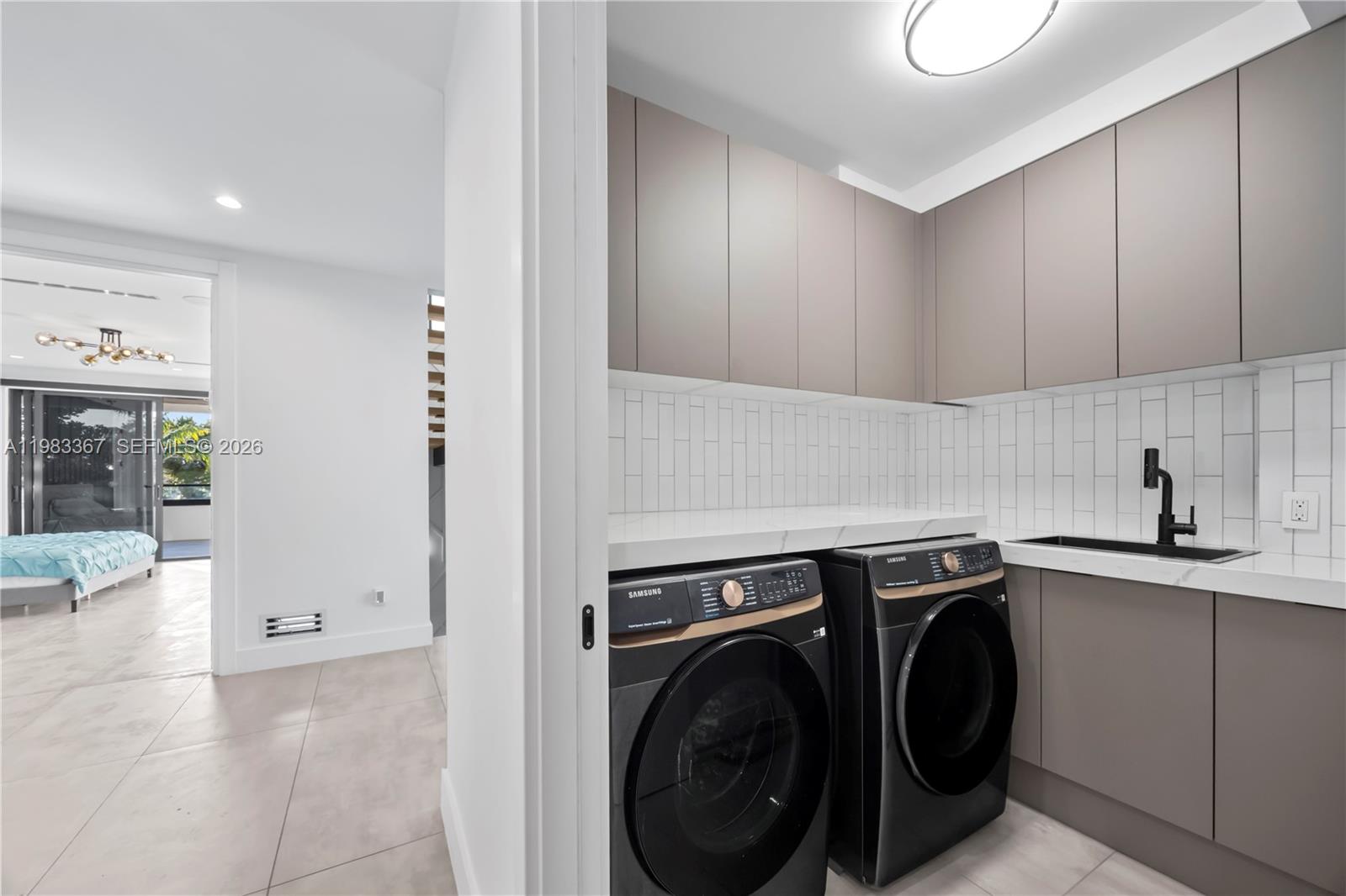 LAUDERDALE BEACH - Residential