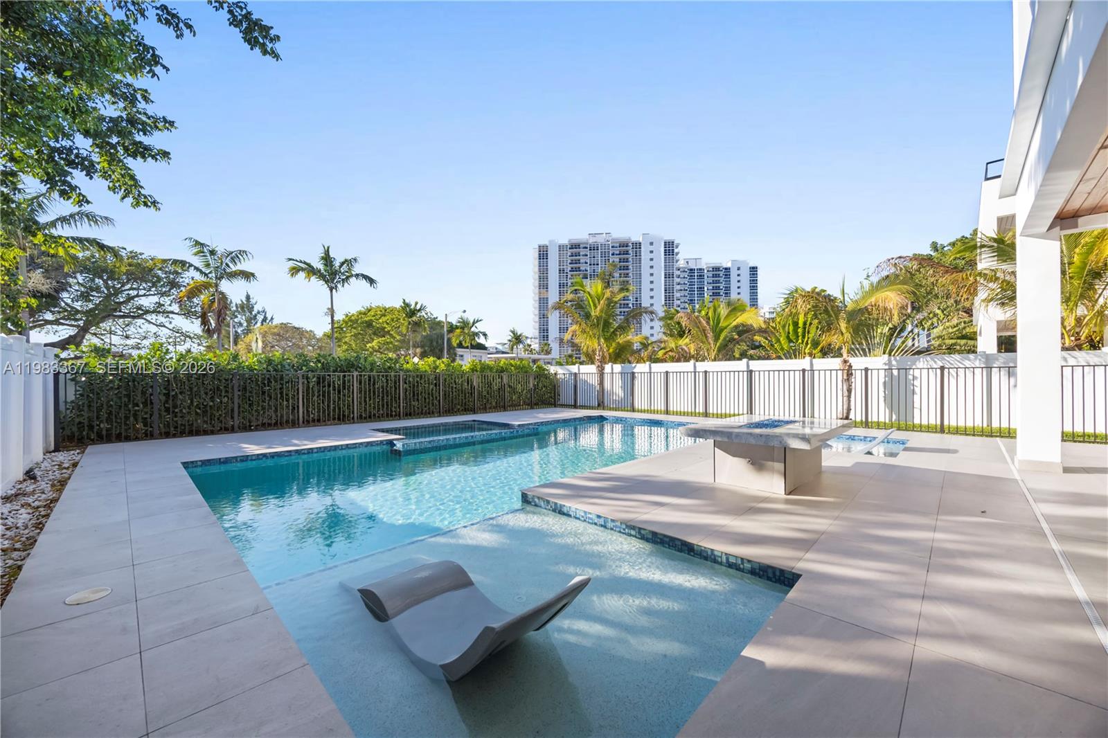 LAUDERDALE BEACH - Residential