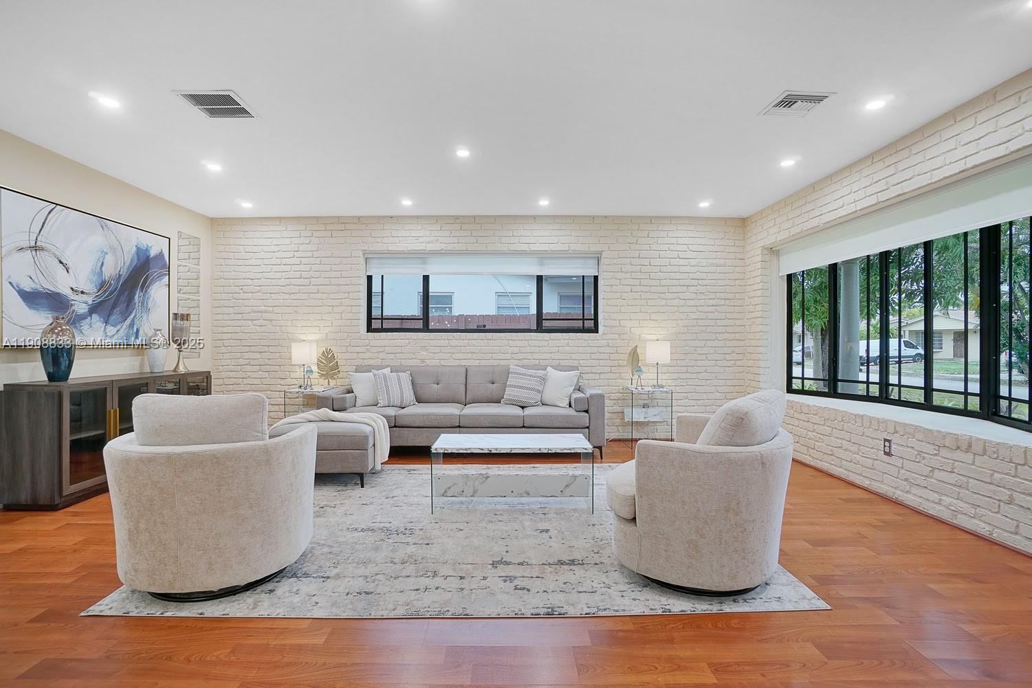 PICKWICK LAKE ESTATES SEC - Residential