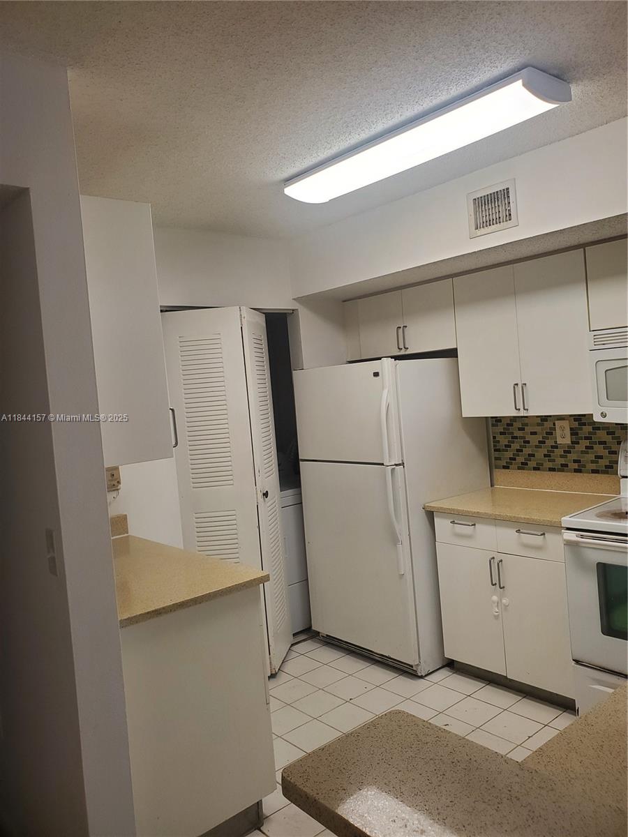 RIVIERA PALMS CONDO - Residential Lease